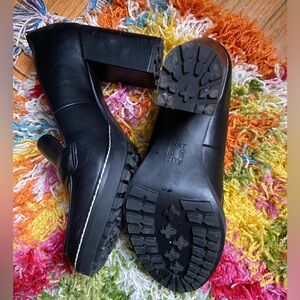 CHUNKY HIGH HEEL LOAFERS. BLACK LEATHER 2 INCH HEELED LOAFERS. COMFY HEELS.